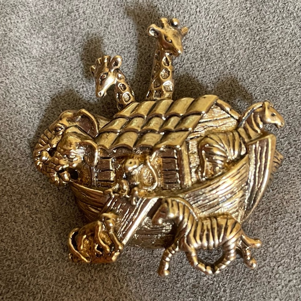 Vintage Gold Tone Noah’s Arc Brooch Pin - Picture 5 of 7